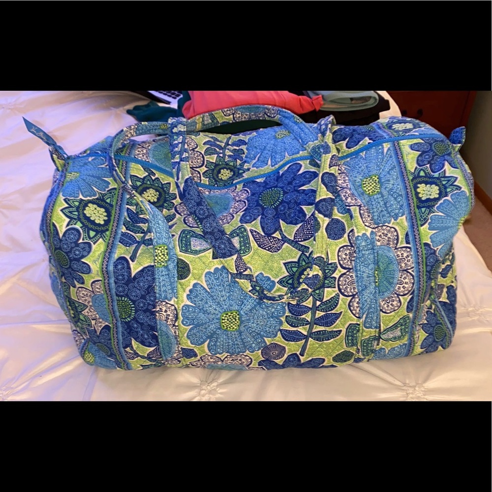 NEW VERA BRADLEY DUFFEL BAG
